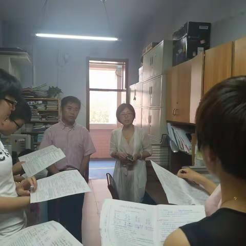 展览路小学开展期末复习研讨会