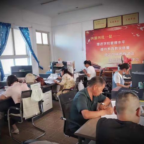 课程标准明方向，教师学习促成长——长葛市坡胡镇侯庄小学新课标学习