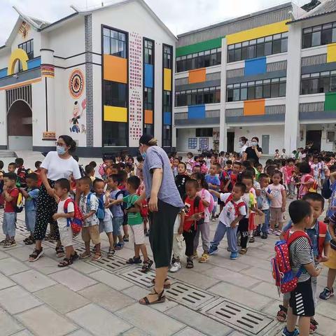 幼儿园里，乘风破浪的每一天