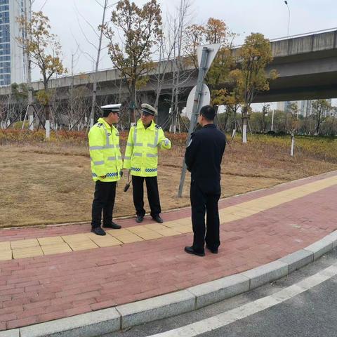 经开大队主要领导深入路面一线 推进文明交通治理1号专项行动工作暨全国文明城市创建工作