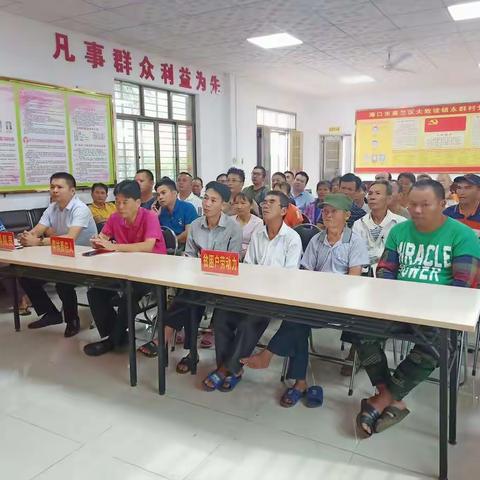 大致坡镇永群村委会组织收看脱贫致富电视夜校特别节目—全国脱贫攻坚先进事迹巡回报告会