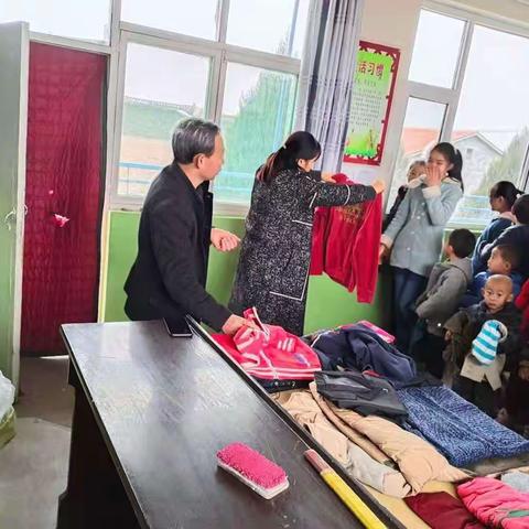 千里送衣服，礼轻情意重——爱心衣物发放仪式