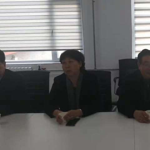 县政协主席刘永清带队到县直代表联络站召开人大代表座谈会