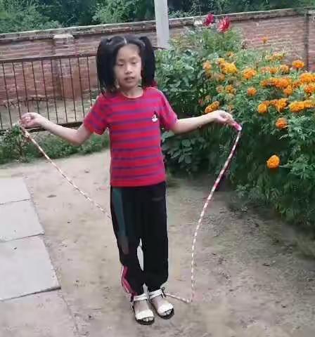 朝阳小学二年二班体育作业视频18个