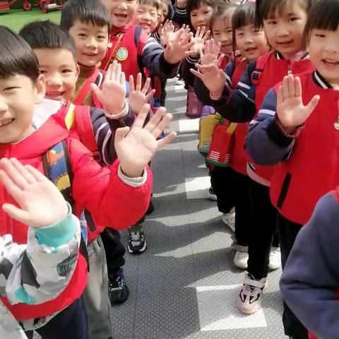 《寻找秋天感受自然》——启梦幼儿园大四班秋游活动