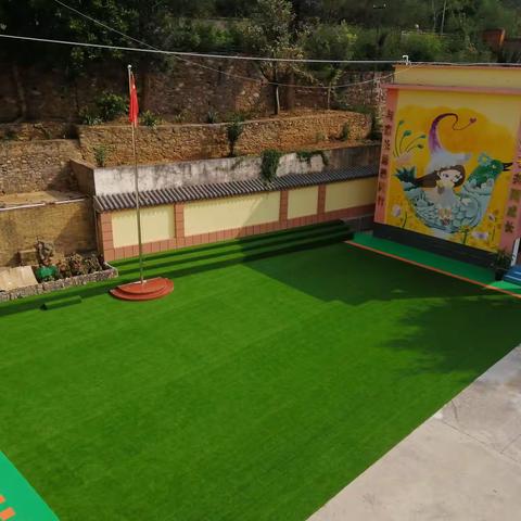 齐心协力绘锦绣，鼓足干劲撒希望——绿汁镇中心幼儿园环境创设再现新篇章