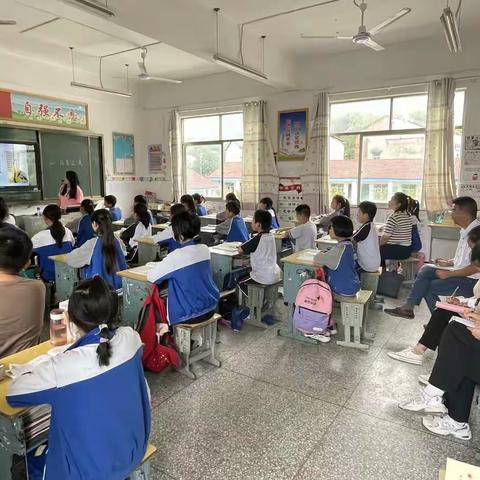 三尺讲台育桃李，一只粉笔竞风流———沙湾河小学听评课活动简报