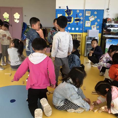 人和街道中心幼儿园第一分园——中一班建构区《玩转建筑棒》