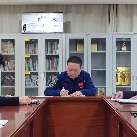 市游泳训练中心传达学习国家体育总局和省体育局关于疫情防控工作动员会上的领导讲话精神