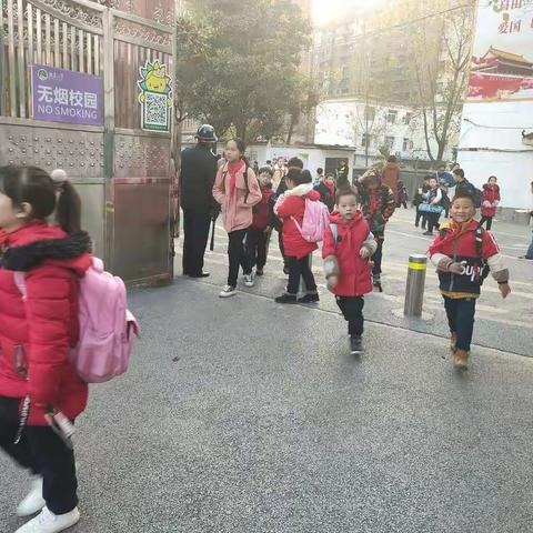 我值日我光荣---站好校园值日岗