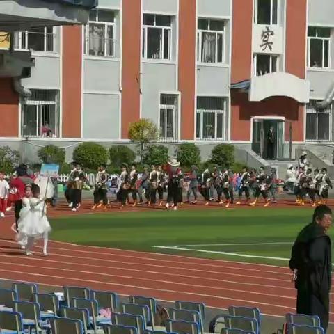 “童心向党 艺体飞扬” ，——二年三班校园体艺节