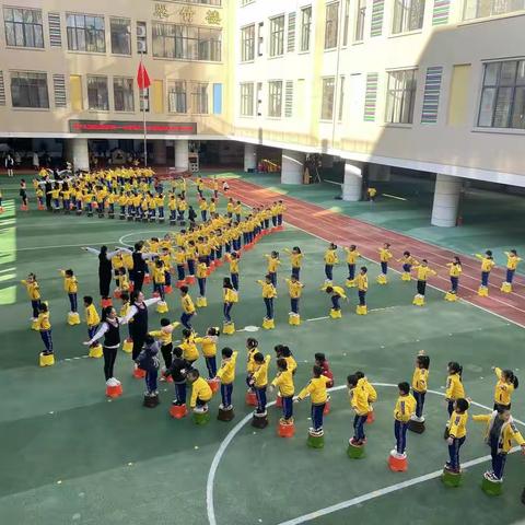 “家园和谐互动 共育幼儿成长”——二幼香柚5班“家长开放日”活动