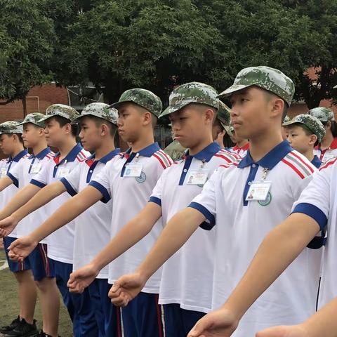 英姿飒爽的新同学