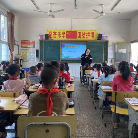 “远航风正劲，教研映华章”——韩公渡镇中学小学部教研活动