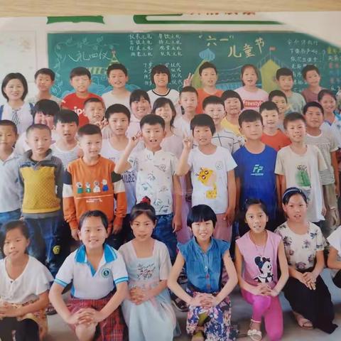 邹庄镇西沙小学三③班我们一起快乐成长