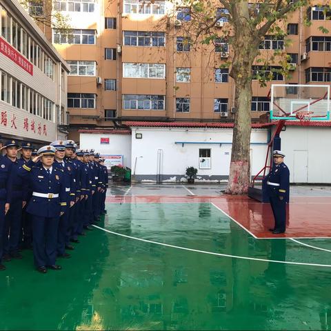 碑林消防救援大队组织全体人员开展队列训练