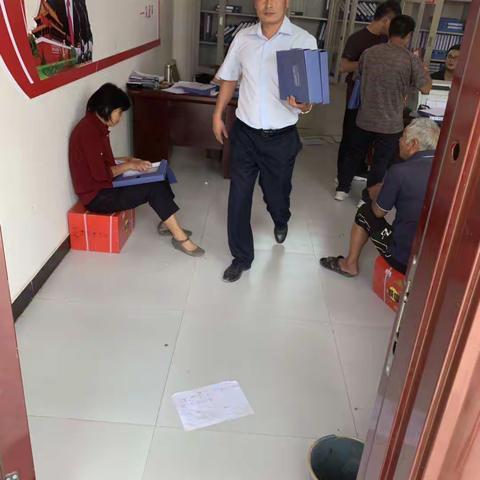 宋都农商行全辖29个网点以及所有客户经理放弃休息时间，积极与各乡镇村委领导对接