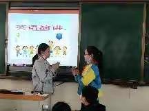 激发兴趣  展现自我——麻屯镇中心小学四四四五班演讲比赛