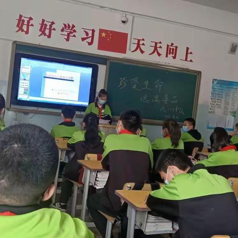 布尔津县初级中学组织开展禁毒教育主题班会！