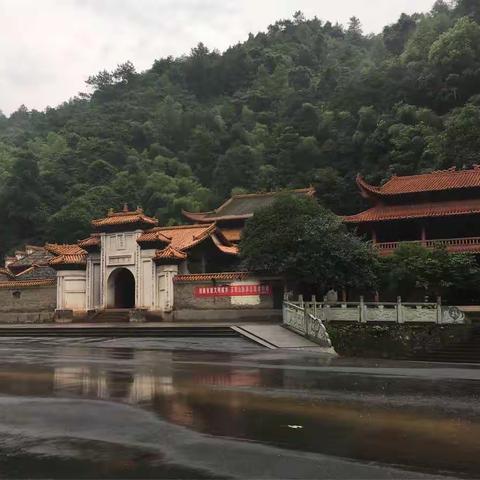 雨中的玉笥山