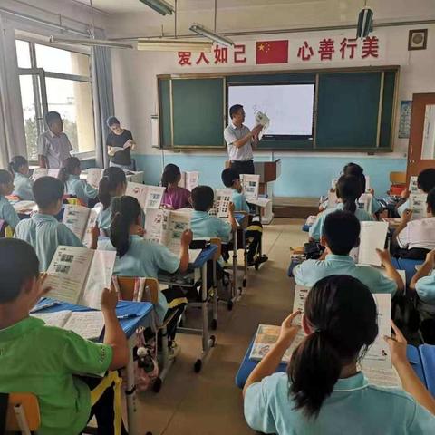 广鹿支行九月金融知识万里行活动简报                            -----走进广鹿岛镇中心小学