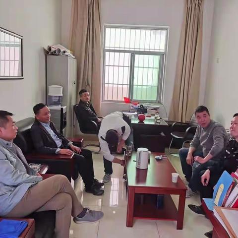 张家堡街道办相关领导对南康村工作阵地改造提升和违建拆除及“蓝、红彩钢屋顶”整治情况检查