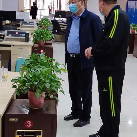 延川县税务局慰问专班暖人心   蓄力发展税动能