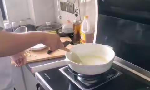 十一国庆“做家务知感恩做金桥最美学生”