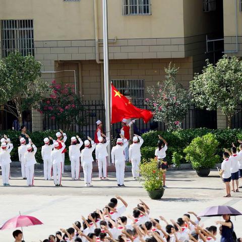 钦州市第十一小学2017年秋开学第一课举行"传承中华传统文化 家风家训伴我成长"主题活动