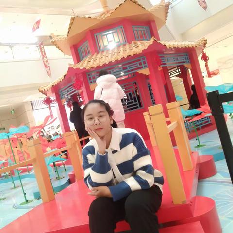 13岁的小少年!我不再是以前娇滴滴小妞了，爱哭鼻子的小妞了，爱贪玩的小妞了。我已经变成大姑娘了!