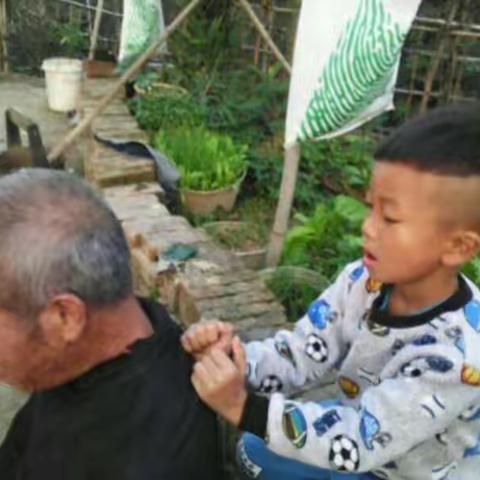 九九重阳节，浓浓敬老情-------2017年新桥镇中心幼儿园“重阳节感恩亲子活动”