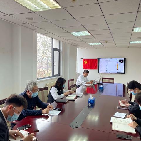 延庆支行综合管理部党支部书记讲授专题党课  组织党员学习领会新《党章》