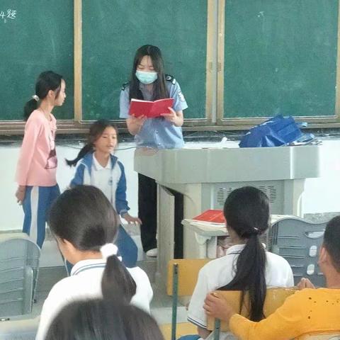 守法规知礼让 安全出行--海棠区北山小学开展“12.2全国交通安全日”主题宣传教育活动