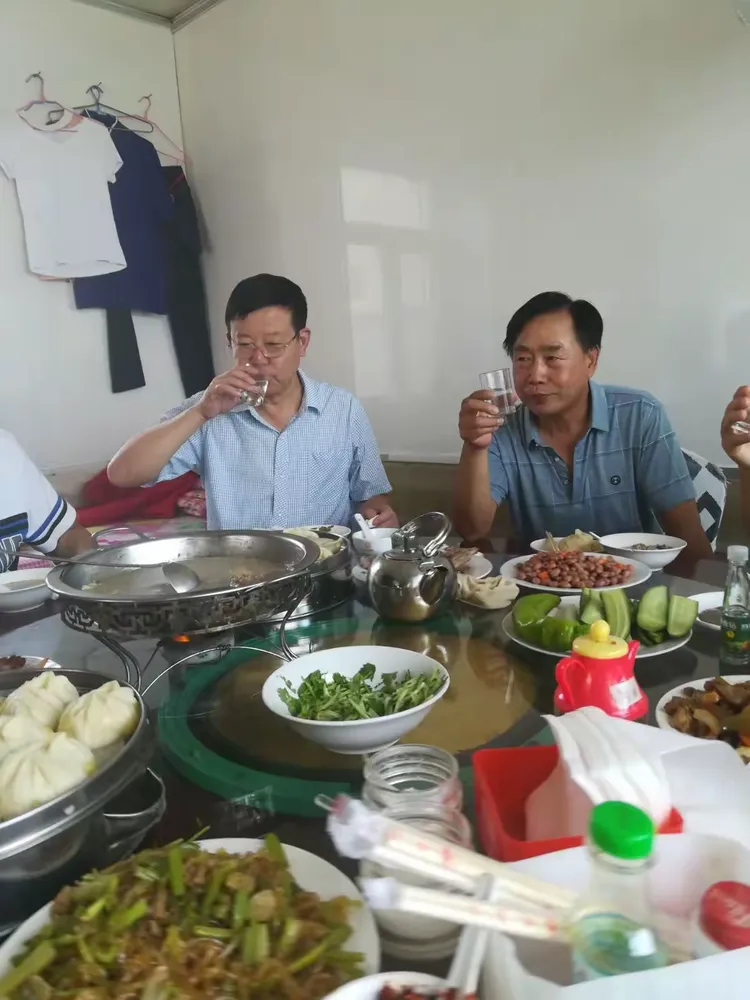 张弟陪三姐夫起杯！