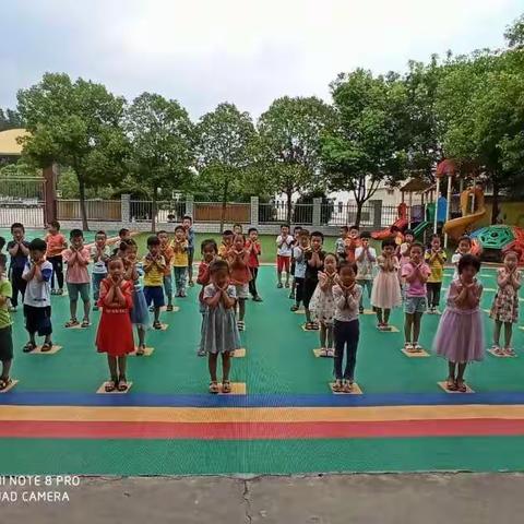 金华镇第一中心幼儿园大五班  我们毕业了