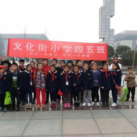 许昌市文化街小学四(5)班小记者参加“万人淘宝，暖冬行动“爱心义卖活动掠影。