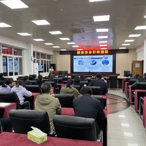 个客部举办个人业务知识夜校大讲堂