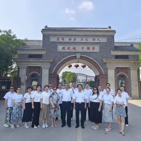 真情帮扶弘美德​ 无私奉献映丹青