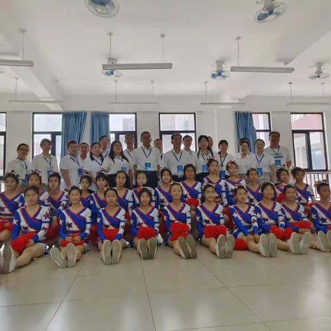 真情帮扶弘美德​     无私奉献映丹青