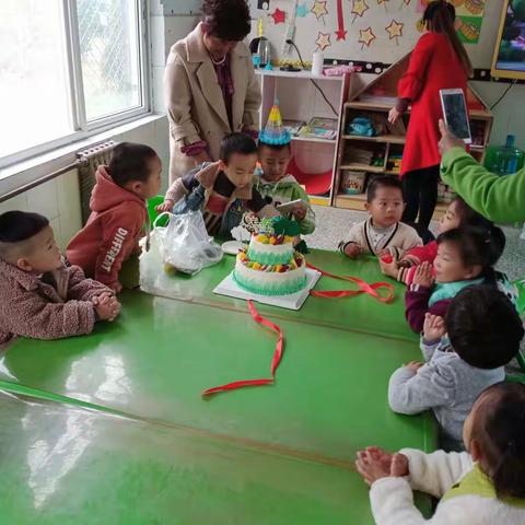 南姚幼儿园小班张嘉贝小朋友的生日