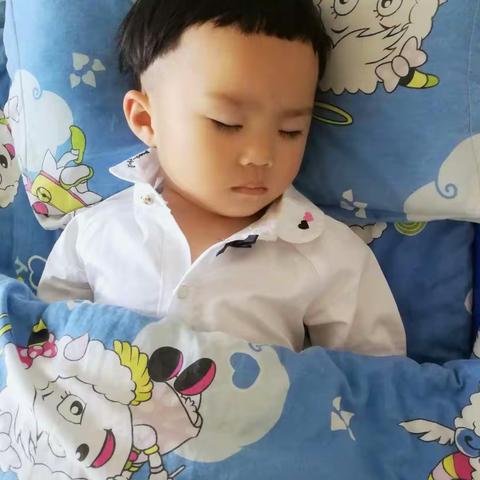 午睡中的我