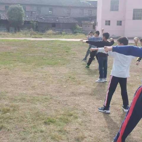 多姿多彩的体育活动——赤水镇九年一贯制学校体育兴趣小组