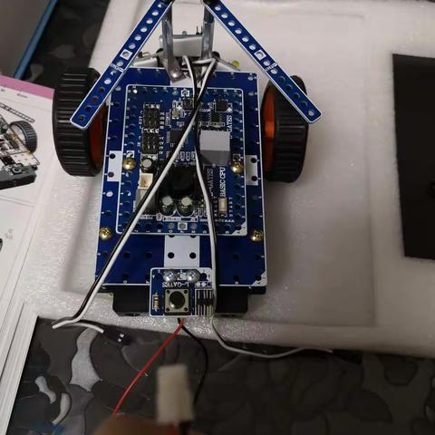 小小机器人制作   王亚丽