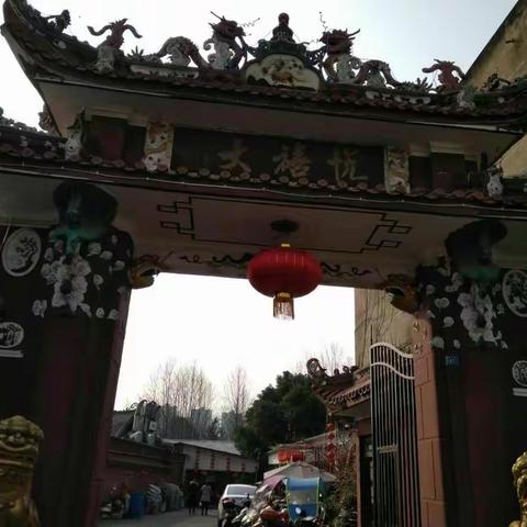 同学们团聚在一起，记忆深处寻觅着熟悉的快乐的感觉，曾经在校园里的一切渐渐清晰。点点滴滴的回忆……🌻🌻