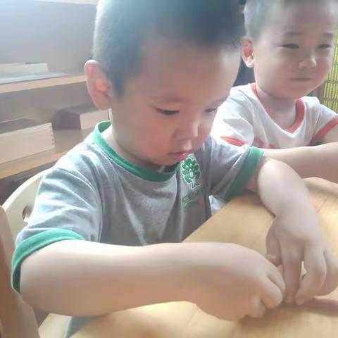 跨世纪开发爱心幼儿园     小路工作成长之旅–––许轩睿