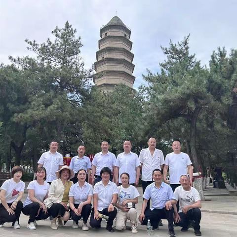 镇安县卫生健康综合执法大队党支部联合五四村党支部开展“踏寻红色足迹、传承革命精神”主题党日活动