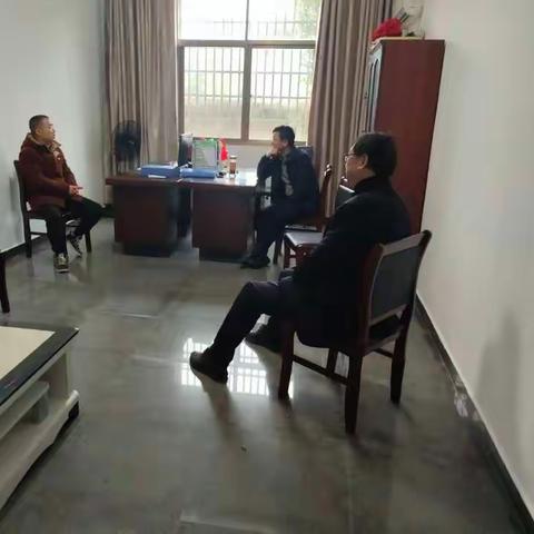 市纪监委驻市市场监管局纪检组组长程晓敏来奥村督察脱贫攻坚及项目建设情况