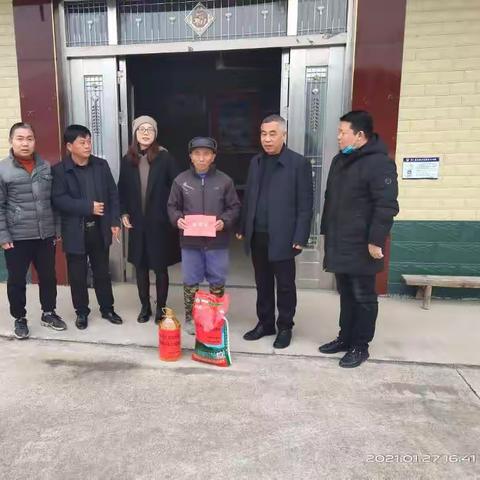 抚州市市场监督管理局副局长尤立成到奥村走访慰问贫困户、困难党员、驻村工作队，并送上新春祝福