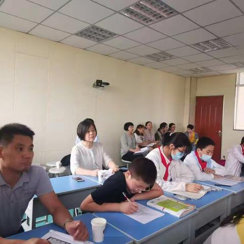 专家助攻复习课，精心备战小升初——记来龙中心小学六年级语文复习研讨活动