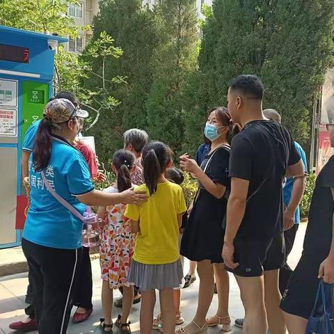 东方绿洲社区党总支开展“垃圾分类进社区”文明实践宣传活动